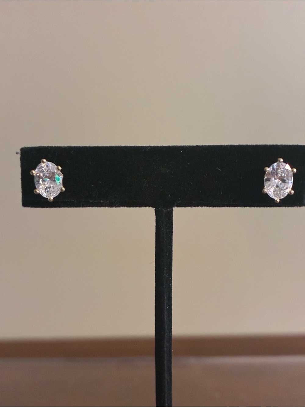 Kendra Scott Oval Clear Stone Stud Earrings - Gold Tone - Picture 1 of 3